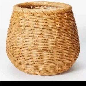Large Round Rattan Decorative Basket with Twisted Edge